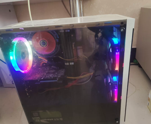 主机一台650元带走配置不知道没几个钱懒得整我玩lol很流畅