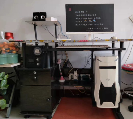 全套卖，给钱就卖。音响有遥控器！电脑所有设备！电脑桌也包含